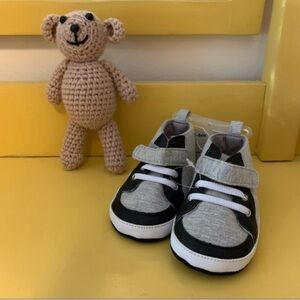 🌻CHILD OF MINE Baby boys soft bottom shoes w Velcro.Size 3-6 m gray and navy NEW